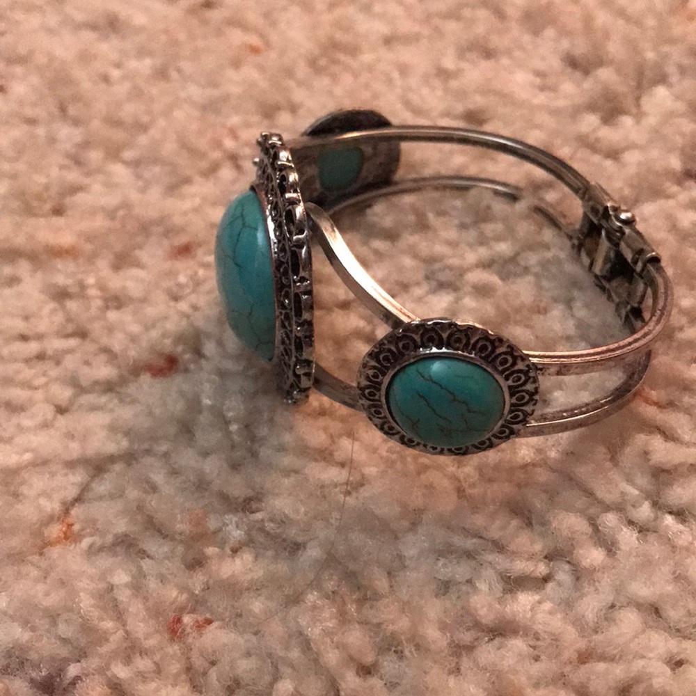 Cuff bracelet - Picture 3 of 3